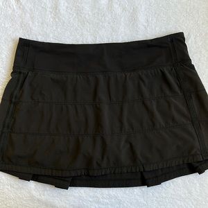 EUC Lululemon Pace Rival Skirt Black Size 8, 4 way stretch, Luxtreme, Classic!